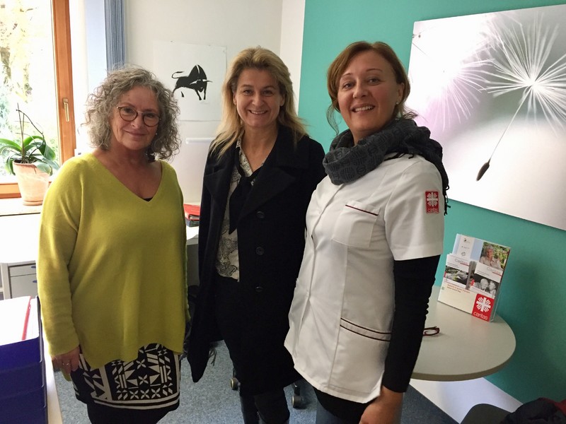 Pflegeleiterin Gudrun Schieck, Mechthilde Wittmann, MdL, und Ludmilla Corlukar